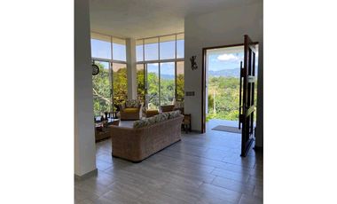 Venta Casa Campestre con piscina propia en La Mesa Cundi