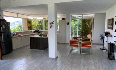 Venta Casa Campestre con piscina propia en La Mesa Cundi