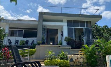 Venta Casa Campestre con piscina propia en La Mesa Cundi