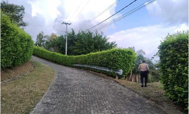 Venta de Lote de Casi Una Hectárea en Condominio en La Mesa Cundi