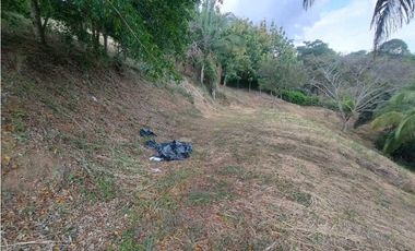 Venta de Lote de Casi Una Hectárea en Condominio en La Mesa Cundi