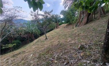 Venta de Lote de Casi Una Hectárea en Condominio en La Mesa Cundi