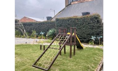 VENDO HERMOSA CASA LOTE EN EL CENTRO DE CAJICA