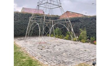 VENDO HERMOSA CASA LOTE EN EL CENTRO DE CAJICA