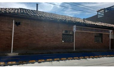 VENDO HERMOSA CASA LOTE EN EL CENTRO DE CAJICA