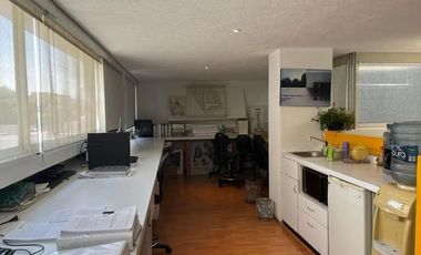 Nápoles, Oficina con cocineta, en Patriotismo