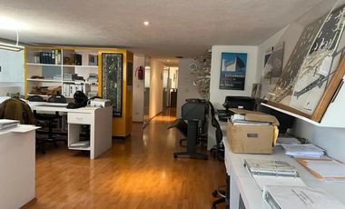 Nápoles, Oficina con cocineta, en Patriotismo