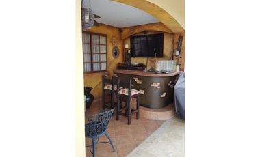 EL DORAL / CALLE 2 / 336m2 / 3 HABITACIONES / CON PISCINA