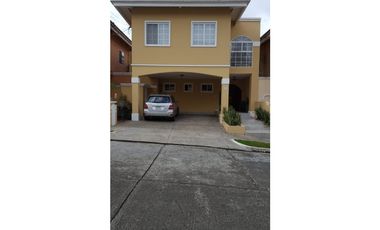 EL DORAL / CALLE 2 / 336m2 / 3 HABITACIONES / CON PISCINA