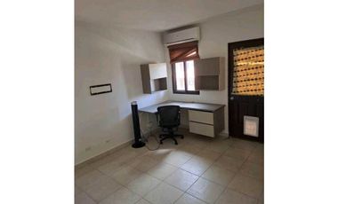 ALQUILO CASA EN VERSALLES l