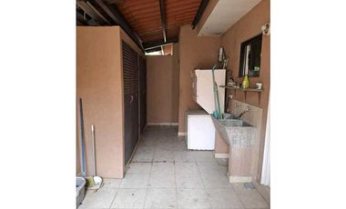 ALQUILO CASA EN VERSALLES l