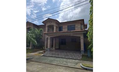 ALQUILO CASA EN VERSALLES l
