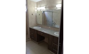 Venta, 3 habitaciones en edificio El Tamarindo, Altos del Golf