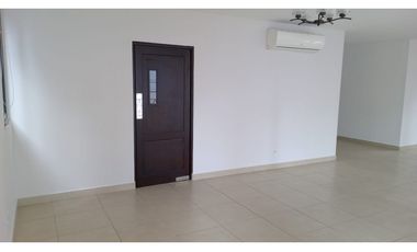 Venta, 3 habitaciones en edificio El Tamarindo, Altos del Golf