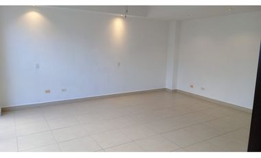 Venta, 3 habitaciones en edificio El Tamarindo, Altos del Golf