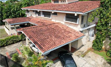 VENDO CASA EN ALTOS DEL GOLF CON PISCINA PRIVADA (2)