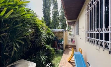 VENDO CASA EN ALTOS DEL GOLF CON PISCINA PRIVADA (2)