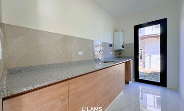 Casa 4 ambientes en Venta en Barrio Privado Rumencó Joven - A estrenar