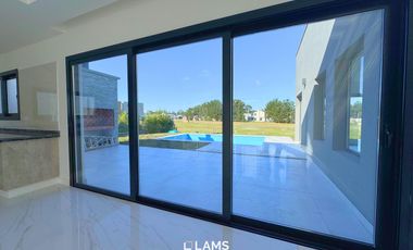 Casa 4 ambientes en Venta en Barrio Privado Rumencó Joven - A estrenar