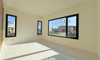 Casa 4 ambientes en Venta en Barrio Privado Rumencó Joven - A estrenar