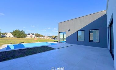 Casa 4 ambientes en Venta en Barrio Privado Rumencó Joven - A estrenar
