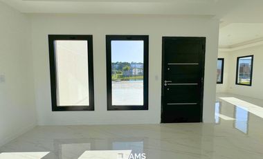 Casa 4 ambientes en Venta en Barrio Privado Rumencó Joven - A estrenar