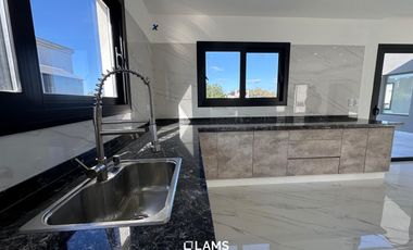 Casa 4 ambientes en Venta en Barrio Privado Rumencó Joven - A estrenar