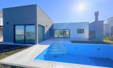 Casa 4 ambientes en Venta en Barrio Privado Rumencó Joven - A estrenar