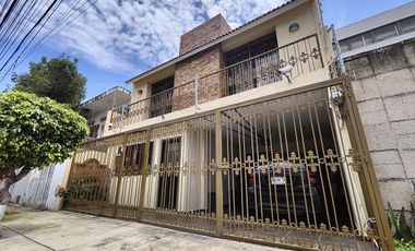 Casa en Venta en Jardines del Bosque Ideal para oficinas o consultorios