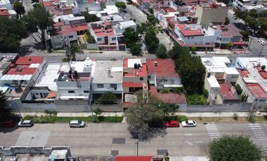 Casa en Venta en Jardines del Bosque Ideal para oficinas o consultorios