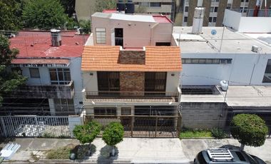 Casa en Venta en Jardines del Bosque Ideal para oficinas o consultorios