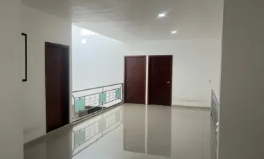 Casa en venta en Santa Cruz del Valle, Tlajomulco de Zúñiga, Jalisco