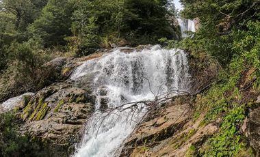 CAMPO SECTOR HUERQUEHUE, TERMAS RIO BLANCO