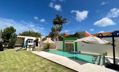 Casa con paneles solares en venta ubicada en privada Las Fincas, Temozón Norte.
