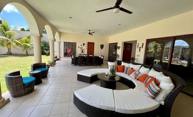 Casa con paneles solares en venta ubicada en privada Las Fincas, Temozón Norte.