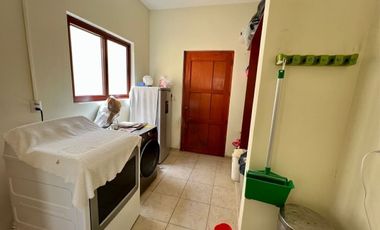 Casa con paneles solares en venta ubicada en privada Las Fincas, Temozón Norte.