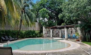 Casa con paneles solares en venta ubicada en privada Las Fincas, Temozón Norte.