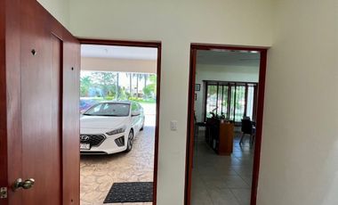 Casa con paneles solares en venta ubicada en privada Las Fincas, Temozón Norte.