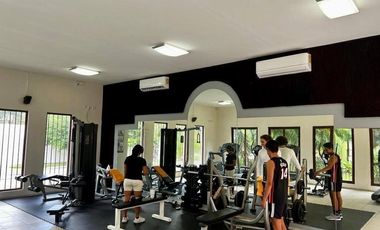 Casa con paneles solares en venta ubicada en privada Las Fincas, Temozón Norte.
