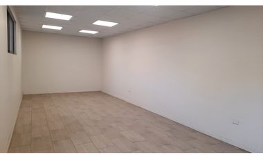 Venta Terreno 2200 m2 con Locales y Oficinas en Los Andes