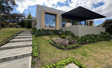 Venta de Moderna Casa en La Calera