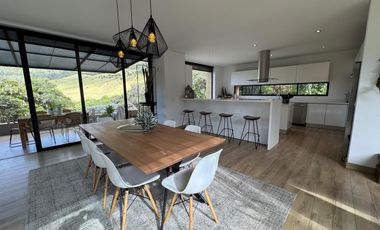 Venta de Moderna Casa en La Calera