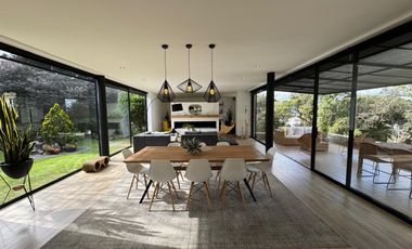 Venta de Moderna Casa en La Calera
