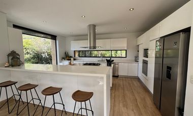 Venta de Moderna Casa en La Calera