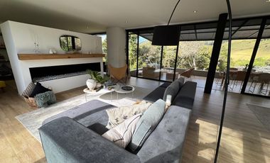Venta de Moderna Casa en La Calera