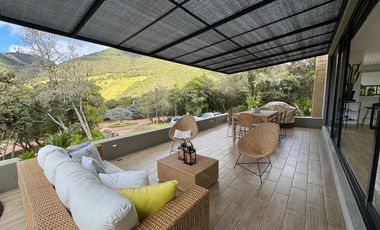 Venta de Moderna Casa en La Calera