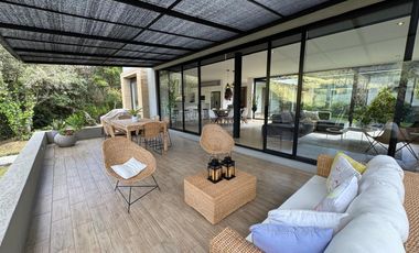 Venta de Moderna Casa en La Calera
