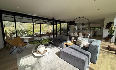 Venta de Moderna Casa en La Calera