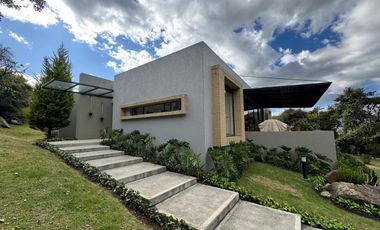 Venta de Moderna Casa en La Calera