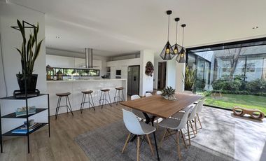 Venta de Moderna Casa en La Calera